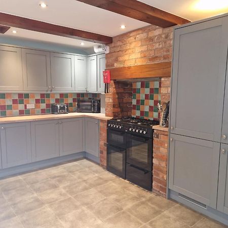 Hereford - Falcon House - Spacious 5 Bedroom House With Games Room - Sleeps 14 Guests - Great Property For Family & Friends Gathering Together - Hosted By Rentmyhouse Extérieur photo