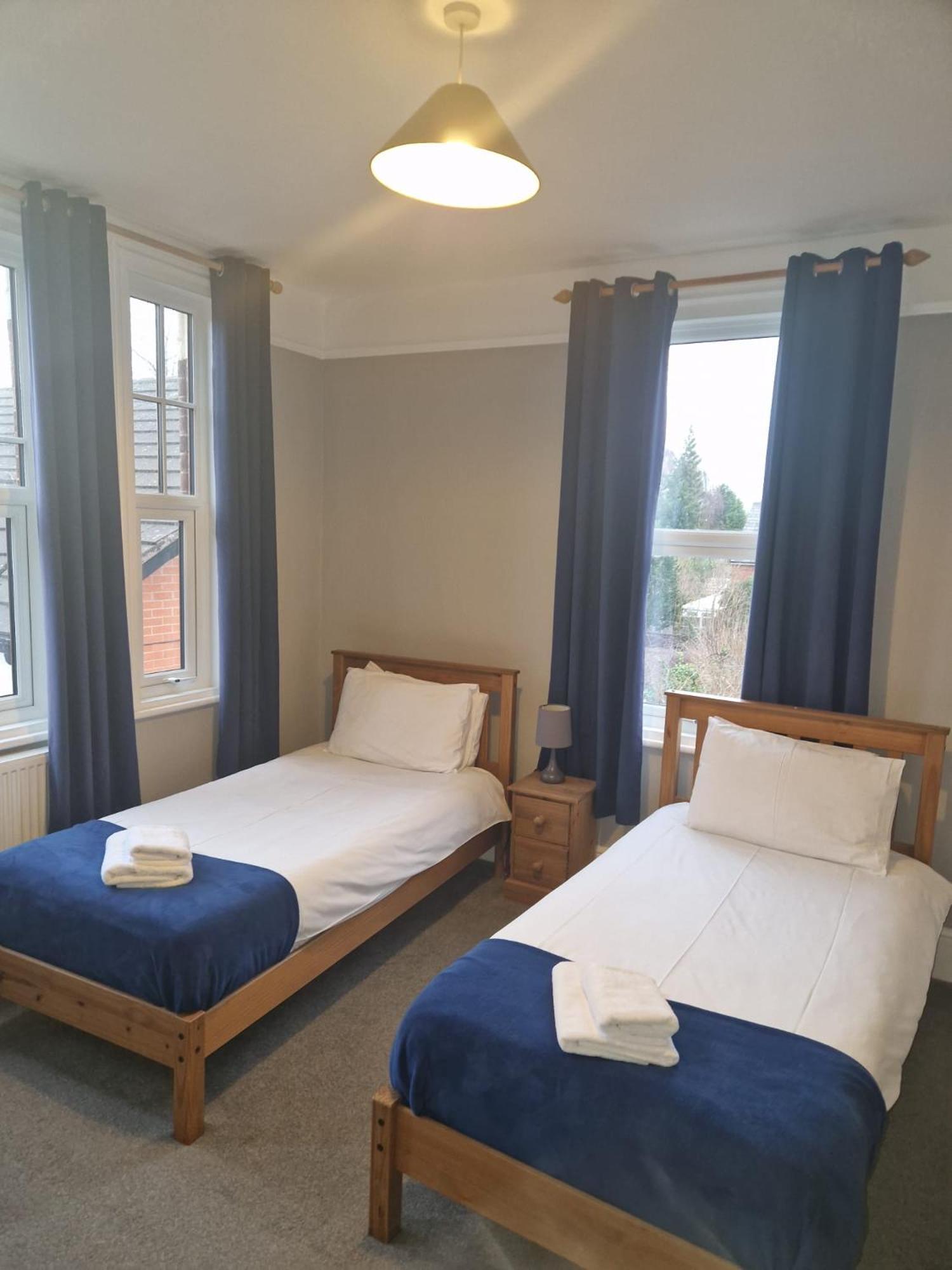 Hereford - Falcon House - Spacious 5 Bedroom House With Games Room - Sleeps 14 Guests - Great Property For Family & Friends Gathering Together - Hosted By Rentmyhouse Extérieur photo