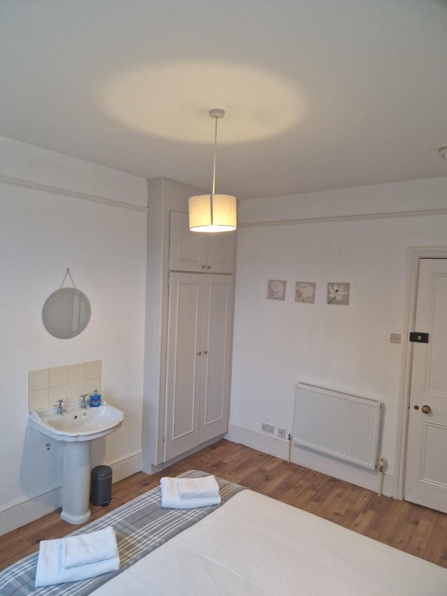 Hereford - Falcon House - Spacious 5 Bedroom House With Games Room - Sleeps 14 Guests - Great Property For Family & Friends Gathering Together - Hosted By Rentmyhouse Extérieur photo