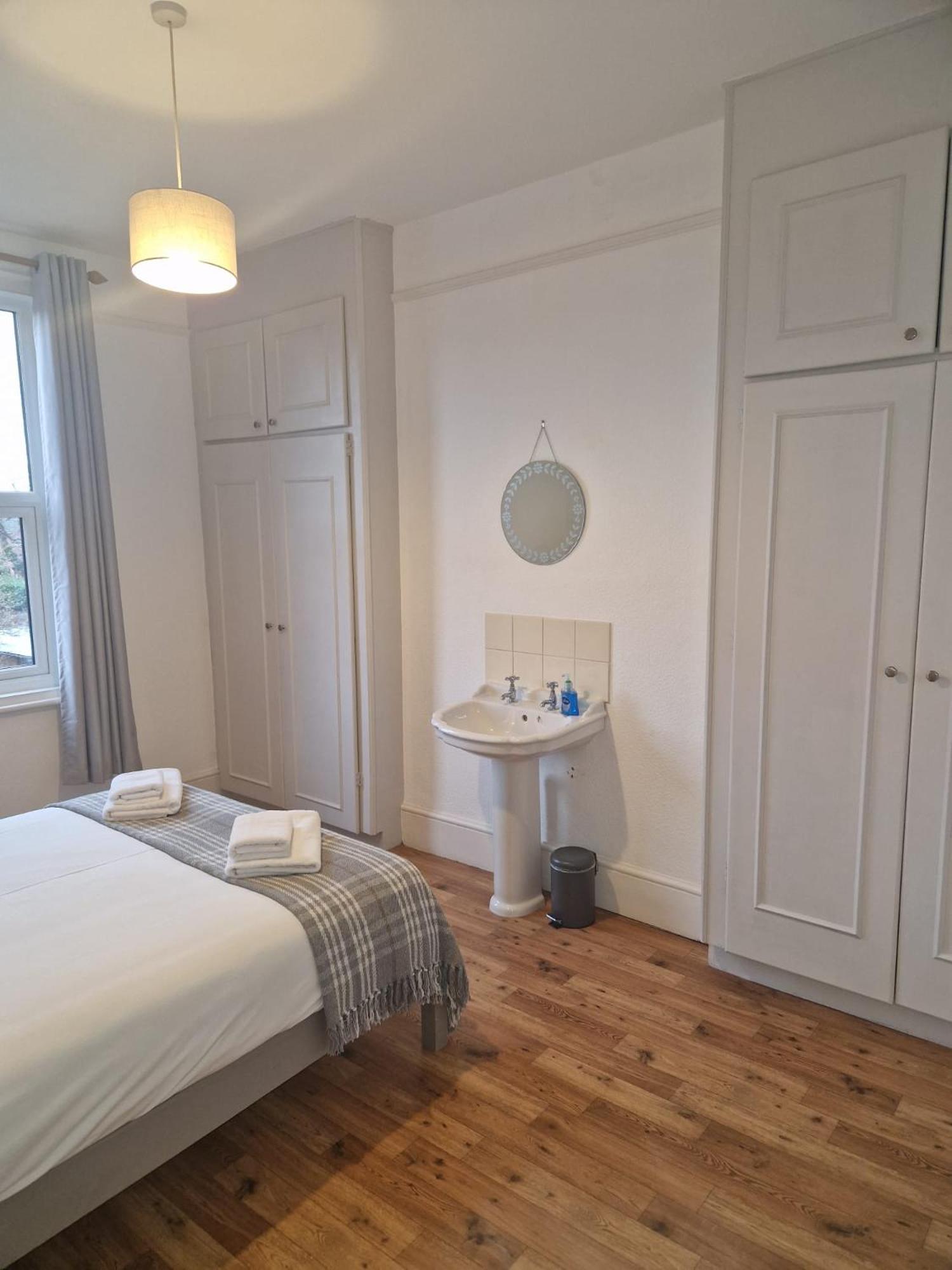 Hereford - Falcon House - Spacious 5 Bedroom House With Games Room - Sleeps 14 Guests - Great Property For Family & Friends Gathering Together - Hosted By Rentmyhouse Extérieur photo